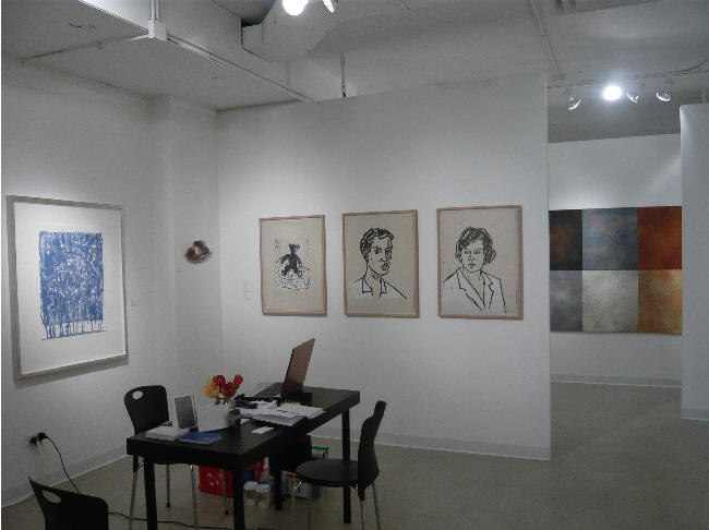 Stand von Ute Barth an der ART CHICAGO 2008 mit Werken von Sam Francis, Stephan Balkenhol, Susanne Keller und Barbarella Maier